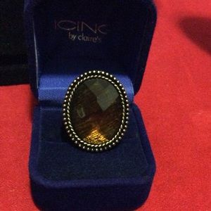 Classic simulated Amber Antique-style Ring