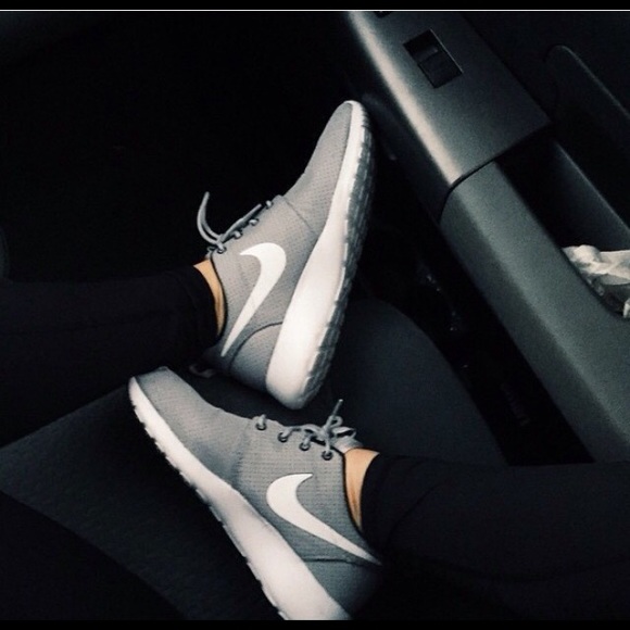 Nike gray roshe