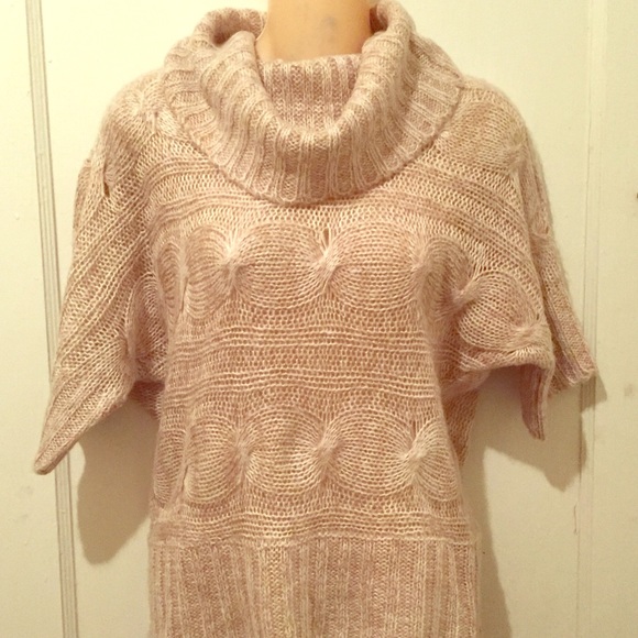 RUE 21 Beige and Cream Sweater NWT