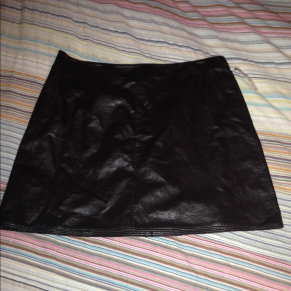 Faux leather Mini Skirt - Picture 1 of 3