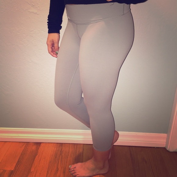 HOLD 4 RUTH 🎀Lululemon wunder under crop