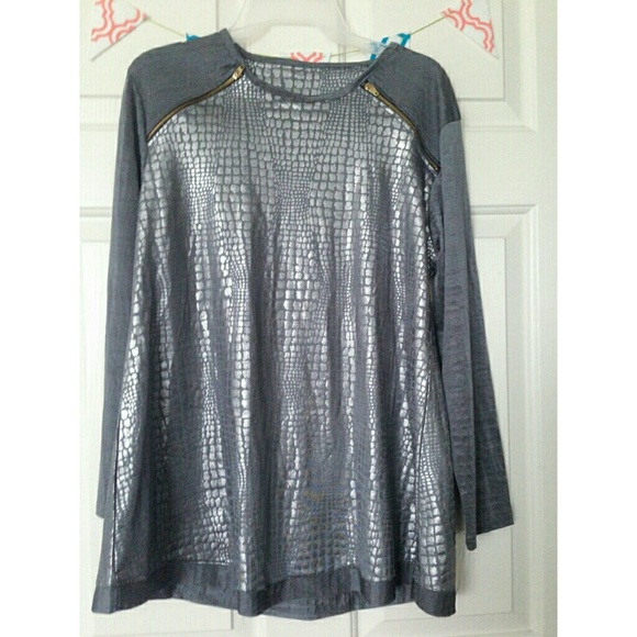 sparkling grey aligator skin motif tunik top