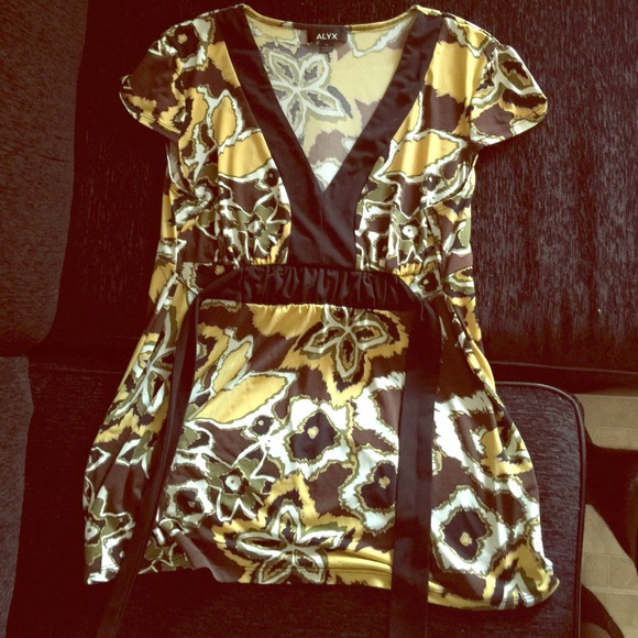 Women's Top with tie