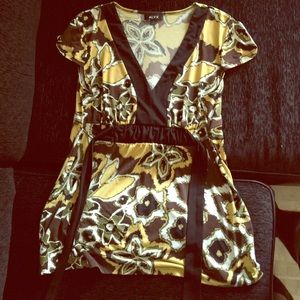 Women's Top with tie