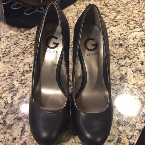Black Guess Pumps