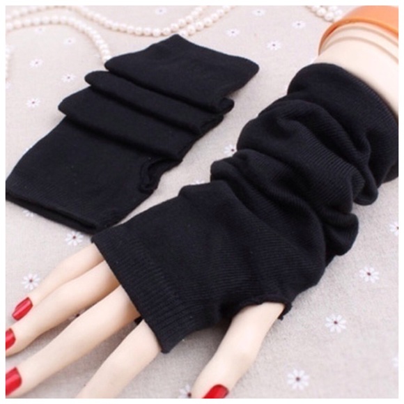 Lightweight Fingerless BLACK Gloves NEW - Picture 2 of 4