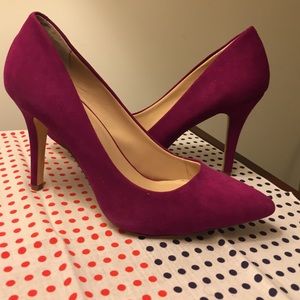 Magenta pumps