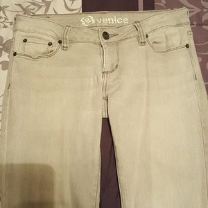 Bullhead light grey skinny jeans
