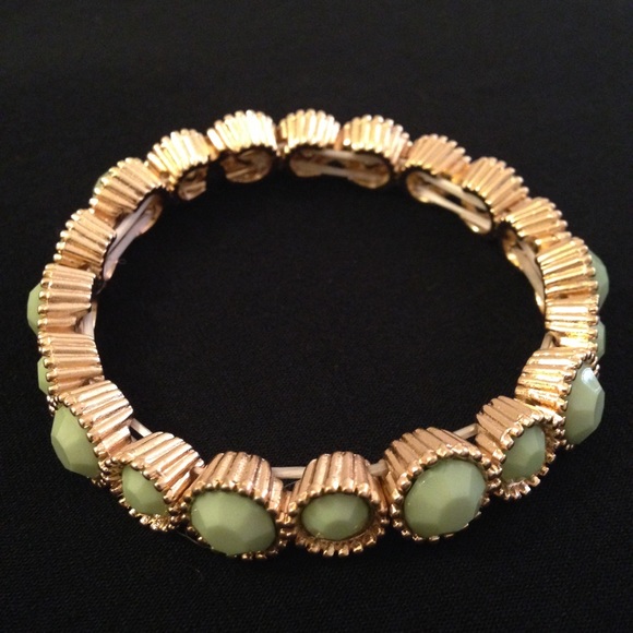 Gold tone elastic bracelet - Picture 2 of 3