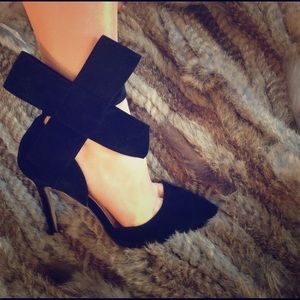 Brand New Black Heels with Bow! 🎀💋💗