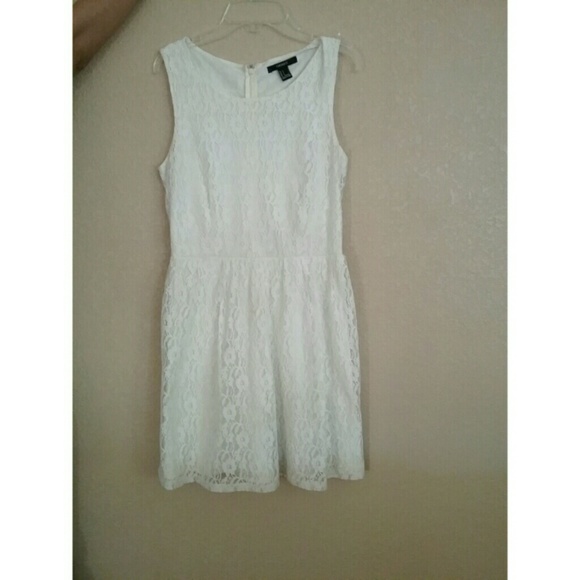 White Lace Sleeveless Dress - Picture 2 of 3