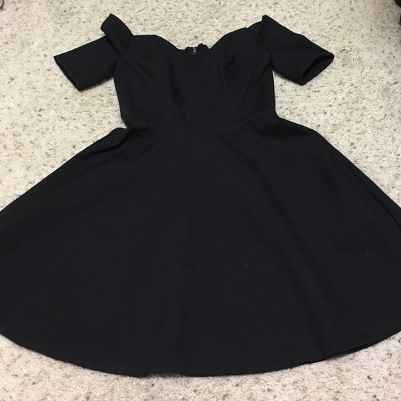 Guess Off the shoulder black cocktail dress