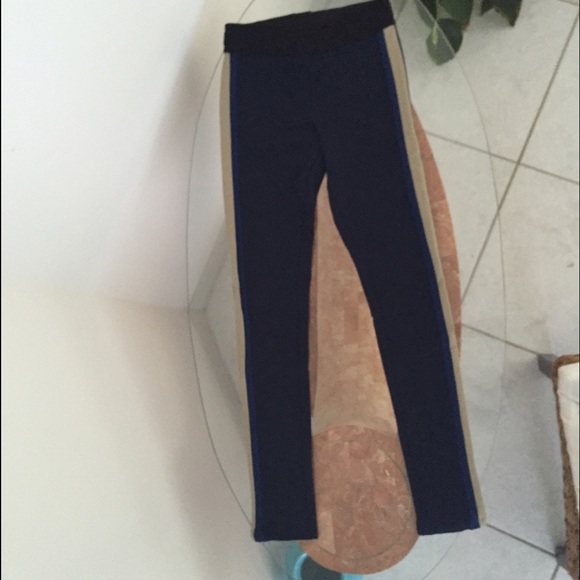 BCBG side striped leggings