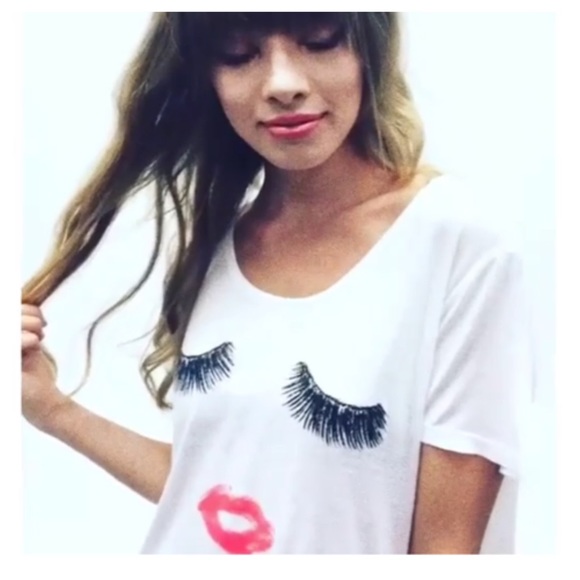 LAST ONE ‼️💋Lips and Eyelashes Graphic Tee - Picture 4 of 4