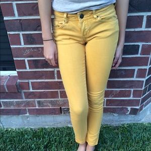 yellow skinny jeans!