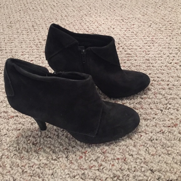 Nine West Shoes - Nine West grey suede booties
