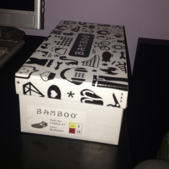 Bamboo closed toe sandals NEW