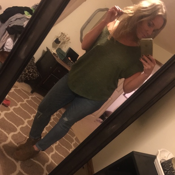 Olive green sheet off the shoulder shirt - Picture 1 of 3