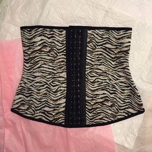 Waist trainer