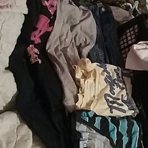 2 sweat paints 1 jeans 2 shirts