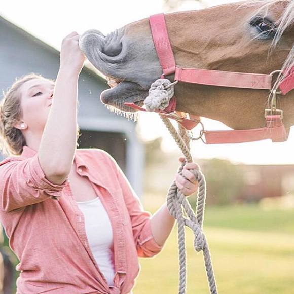 Meet your Posher, Hannah