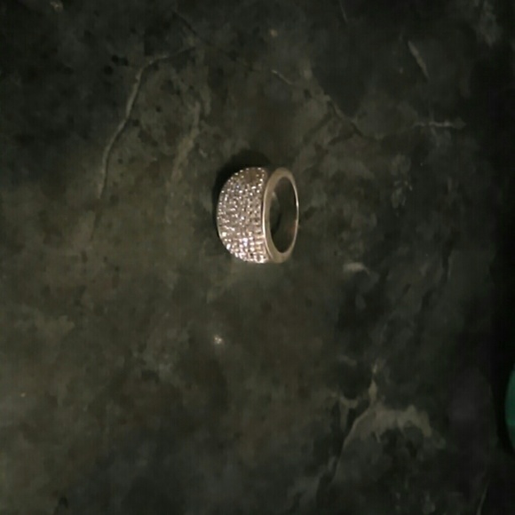 I am sell a ring