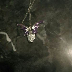 I am selling a necklace