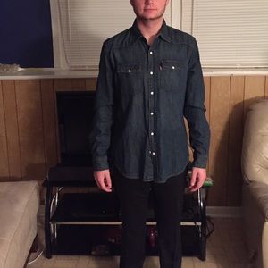 Men's Levi's denim shirt