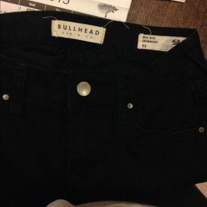 bullhead mid rise skinny jeans!