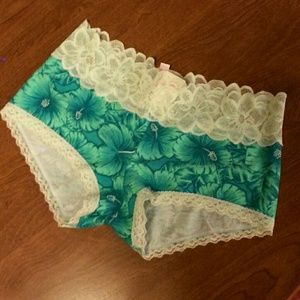 NWT VS PINK - MEDIUM LOW RISE BOY SHORTS