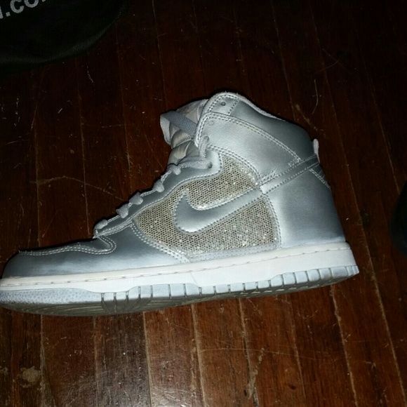 Nike dunks metallic