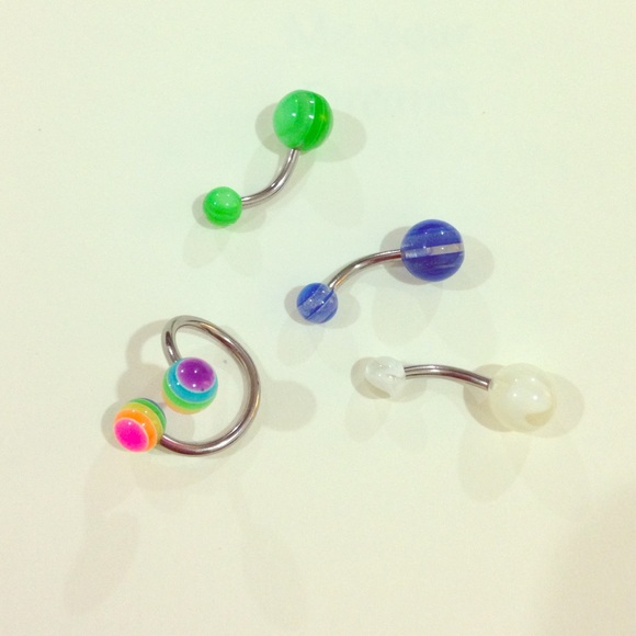 4 belly button rings