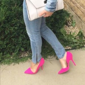 Hot pink pointed toe heels 👠