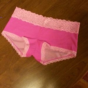 NWOT VS - MEDIUM LOW RISE BOY SHORTS