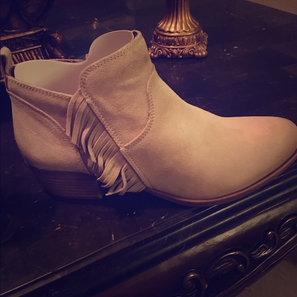 Almond toe fringed booties