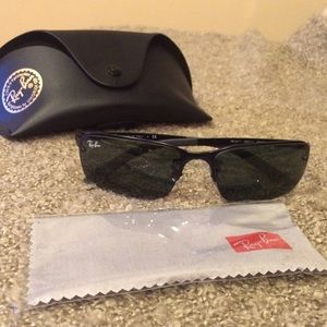 Never worn Men's RAY-BAN Sunglasses!