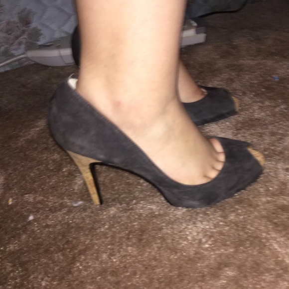 Guess Heels - Picture 3 of 3