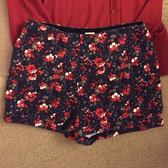 High waist floral shorts!