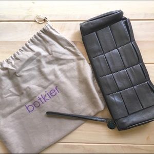 BOTKIER METALLIC CLUTCH WRISTLET