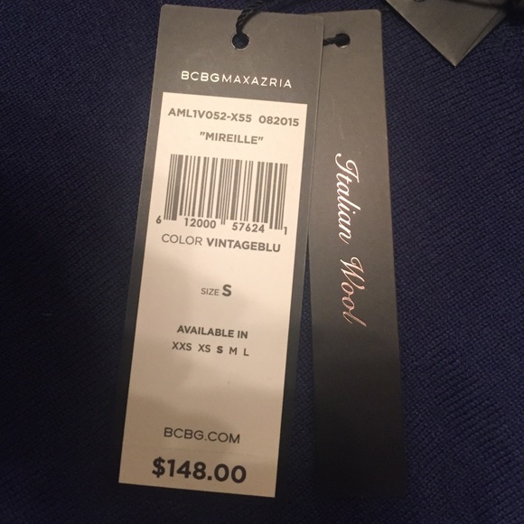 BCBGMAXAZRIA Italian wool, cropped sweater. - Picture 3 of 4