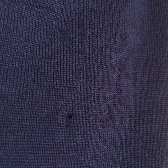 BCBGMAXAZRIA Italian wool, cropped sweater. - Picture 4 of 4