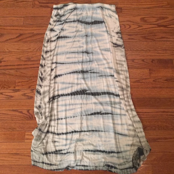 Super cute tie dye maxi skirt. Fits large or XL