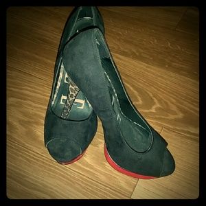 Brand new size 9 shoes. No that but never worn.