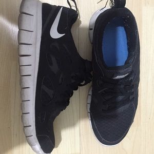 Black nike free runs 2