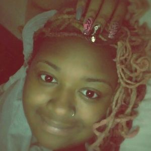 Meet your Posher, Desiree