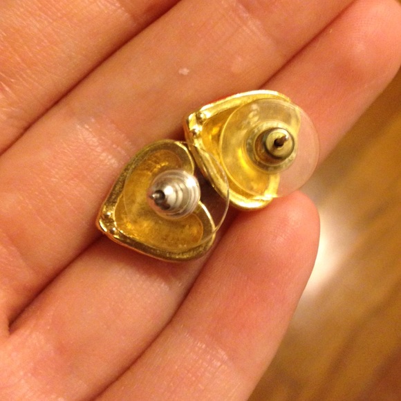 ✨VINTAGE red black & gold heart earrings! ✨ - Picture 2 of 3