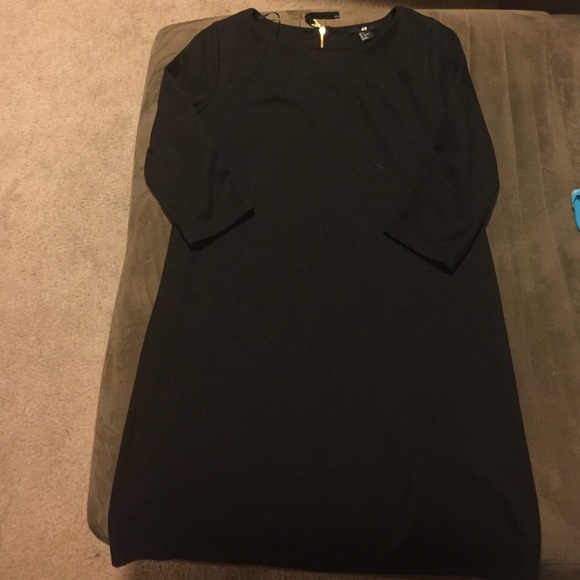 Beautiful little black dress!
