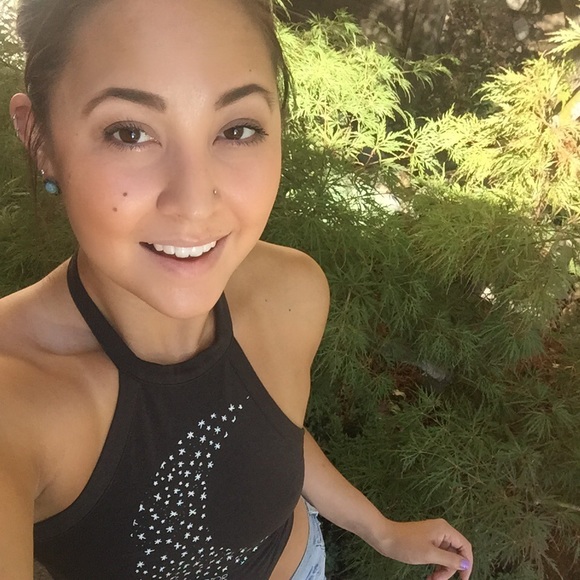 Meet your Posher, Marissa - Picture 3 of 4