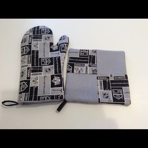 LA Kings Hockey team Oven Mitt and Pot Holder