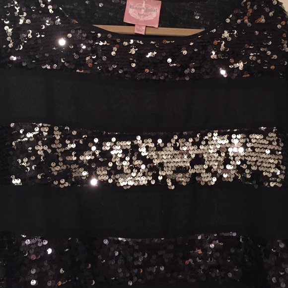 SOLD----Sequin Top - Picture 2 of 3